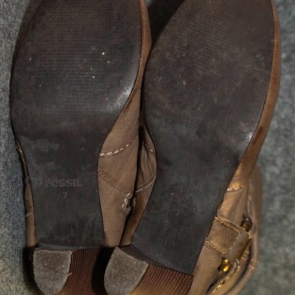 Fossil Women’s Brown Leather Ankle Boots – Size 7 | Buckle Strap | Pre-Owned - Picture 10 of 13